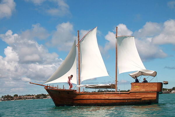 Bounty Pirate Boat Exploration to Île aux Bernaches
